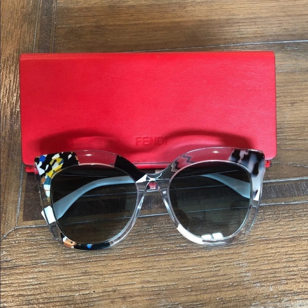 🛑SOLD ON MERCARI 🛑 Fendi Jungle Sunglasses🌻
